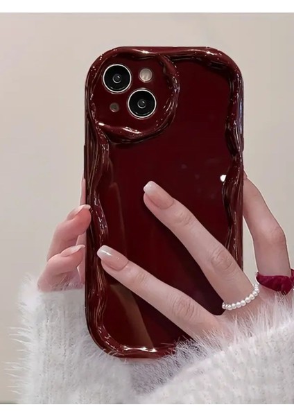 Iphone 15 Uyumlu Kılıf Dalgalı Kenarlı Şık Darbelere Karşı Dayanıklı Yumuşak Silikon Kapak Bordo