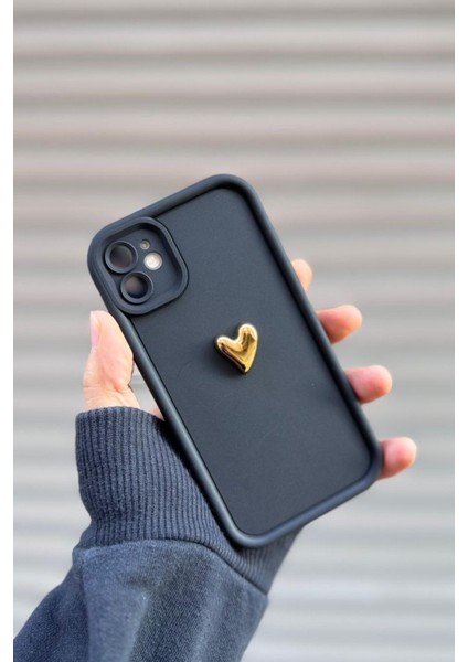 Iphone 11 Uyumlu Kılıf 3D Gold Kalp Desenli Darbelere Dayanıklı Yumuşak Kamera Korumalı Kapak Siyah