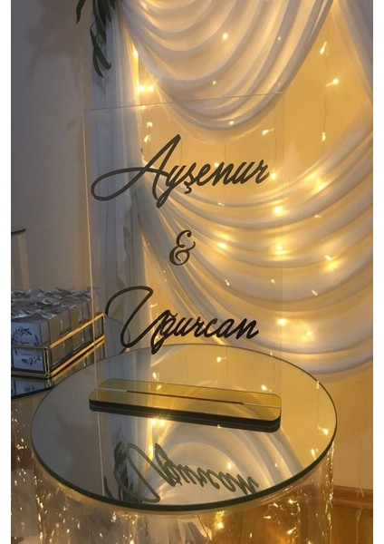 Pleksi Masa İsimliği Şeffaf Altın ve Gümüş Detaylı 25x19 cm Düz Desen Tekli fırsatları