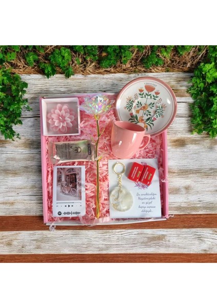 Elite Pembe Çiçekli Fincan Seti Sonsuzluk Gülü Kişiye Özel Fotograf Mum Epoksi Anah. Hediye Seti 1 Adet fiyatları