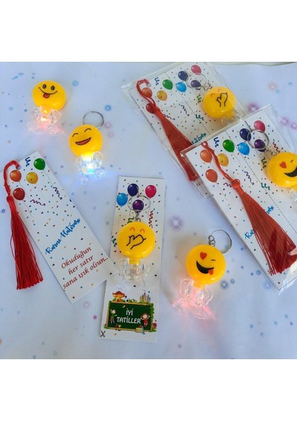 Elite 5 Adet 2'li Karne Hediyesi Işıklı Emojili Anahtarlık ve Kitap Ayracı-Çocuk Bayram Hediyelik 1 Adet