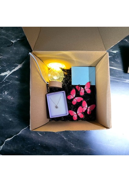 Usbli Isme Özel LED Işıklı Ahşap Gövde Cam Satürn Kız Küre Sevgiliye Hediye Gümüş Renk Zirkon Kolye 1 Adet fırsatları