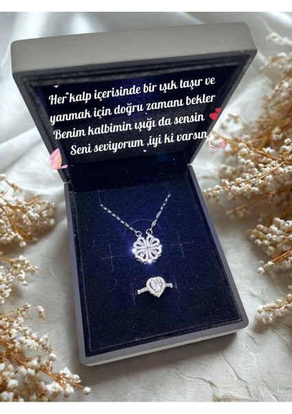 Işıklı Kutuda Kararmaz Çelik Dört Yapraklı Mıknatıslı Yonca Kolye ve Yüzük Sevgiliye Hediye Seti 1 Adet