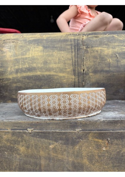 Elite Yıldız Desenli Gold Geniş Taş Saksı 10 cm Derinlik ve Hediye Çiçek 1 Adet indirimleri