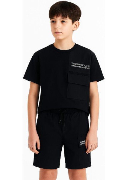 Erkek Dokuma Cep ve Omuz Detaylı Sırt Baskılı Şortlu Takım