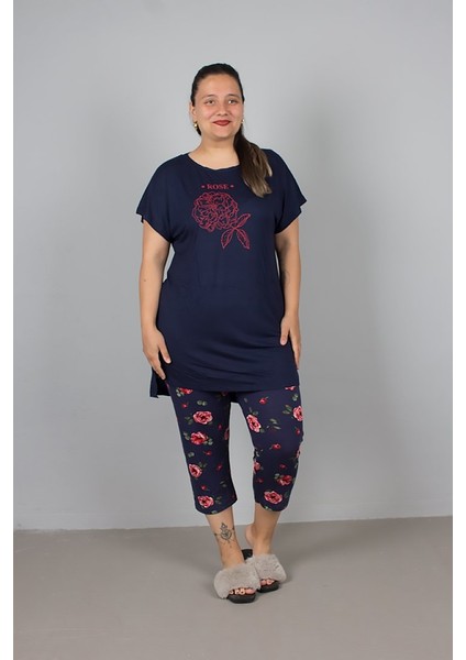 Büyük Beden Çiçek Desenli Kapri Alt Pijama Takımı – Rahat ve Şık Tasarım