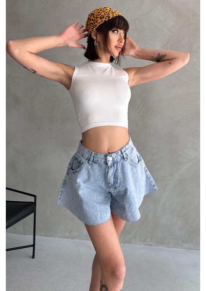 Taş Detaylı Dikişsiz Geniş Paça Denim Şort fırsatları