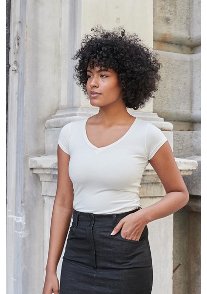 V Yaka Kısa Kol Likralı Pamuk Kumaş Body-Krem fiyatları