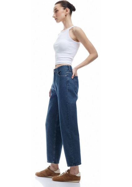 Yeni Sezon Pamuklu Rahat Kalıp Cepli Barrel Fit Jean Pantolon fiyatları