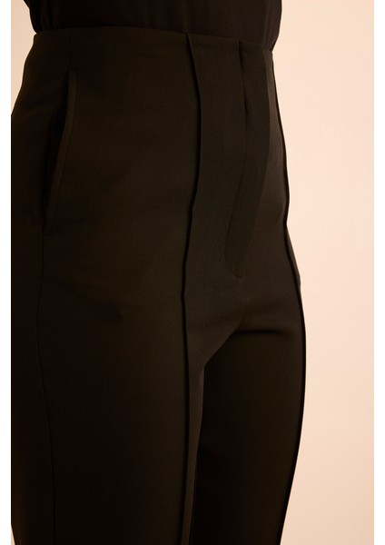 Beli Lastik Detaylı Krep Pantolon