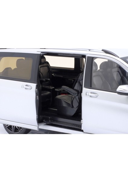 Mercedes-Benz V Class Amg-Line Minibus 1/18 Beyaz