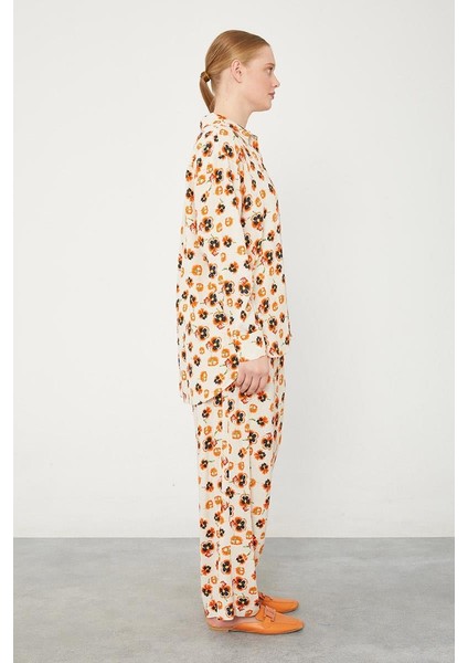 Bej Menekşe Desenli Alt- Üst Takım