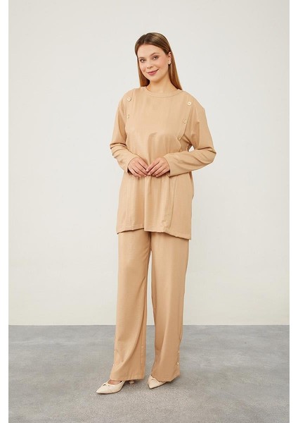 K.Bej Düğme Detaylı Bisiklet Yaka İkili Takım