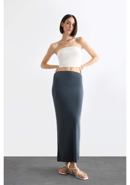 Slim Fit Dar Kesim Yırtmaçlı Midi Etek F8335AX25SM modelleri