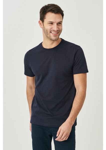 Erkek Lacivert %100 Pamuk Slim Fit Dar Kesim Bisiklet Yaka Tişört