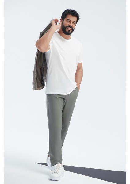 Erkek Beyaz %100 Pamuk Slim Fit Dar Kesim Bisiklet Yaka Tişört