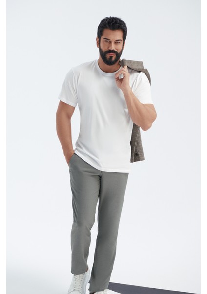 Erkek Beyaz %100 Pamuk Slim Fit Dar Kesim Bisiklet Yaka Tişört