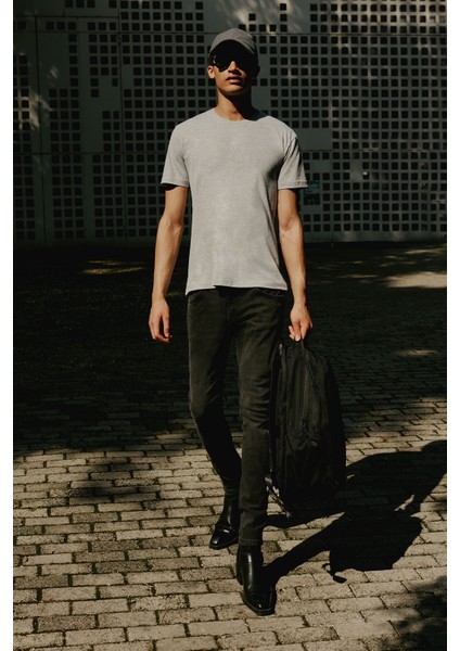 Erkek Gri Melanj Pamuklu Slim Fit Dar Kesim Bisiklet Yaka Tişört fırsatları