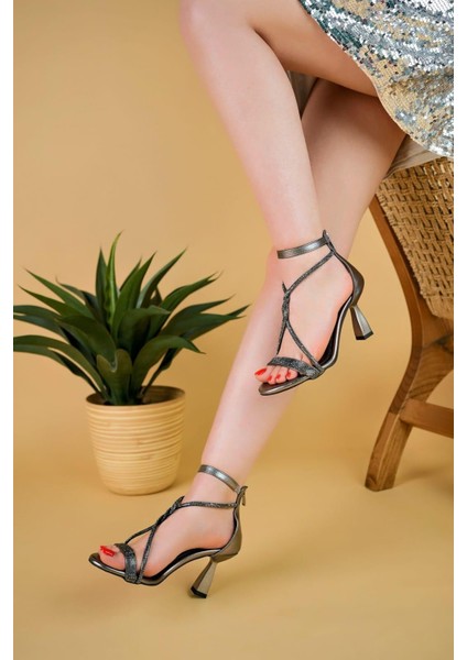 Yulia Platin Rugan Topuklu Ayakkabı modelleri