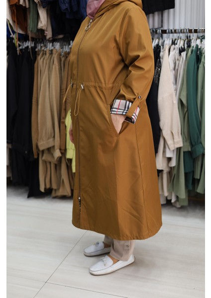 Beli Lastikli ve Fermuarlı Trenç