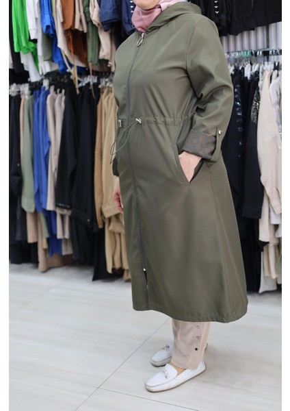 Beli Lastikli ve Fermuarlı Trenç