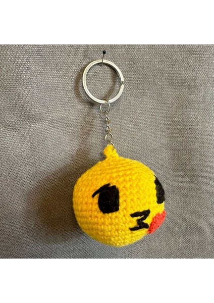 8837 El Yapımı Örgü Öpücük Atan Emoji Model Anahtarlık