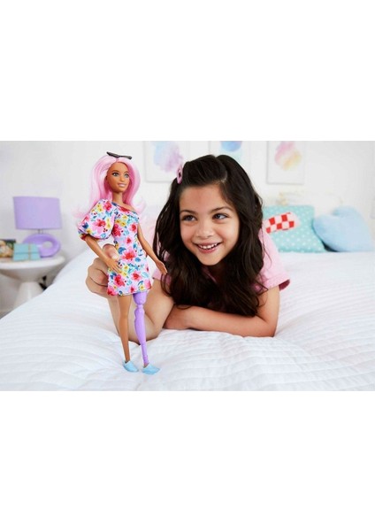 HBV21 Barbie Fashionistas Tek Omuz Elbiseli, Protez Bacaklı