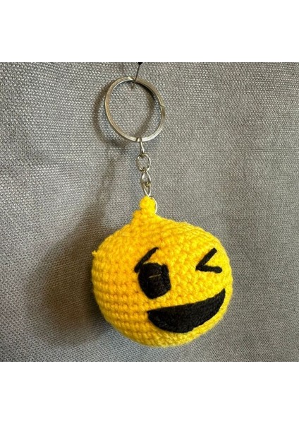 3517 El Yapımı Örgü Göz Kırpan Emoji Model Anahtarlık