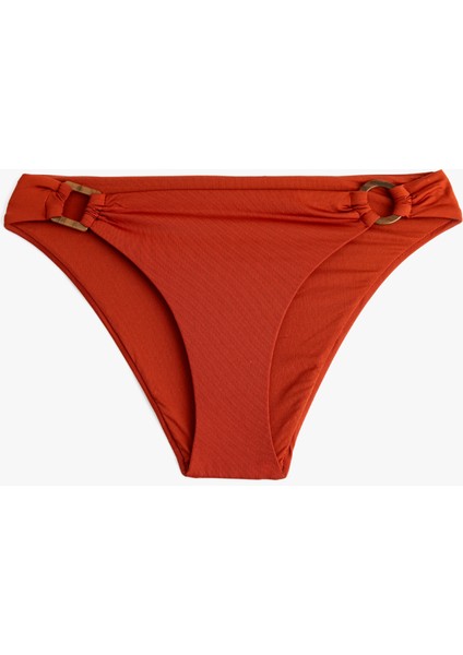 Astarlı Aksesuar Detaylı Bikini Altı