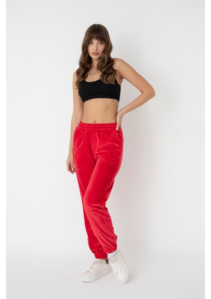 Velvetfit Kırmızı Kadife Jogger Eşofman Altı – Rahatlık ve Şıklığın Buluştuğu Nokta!