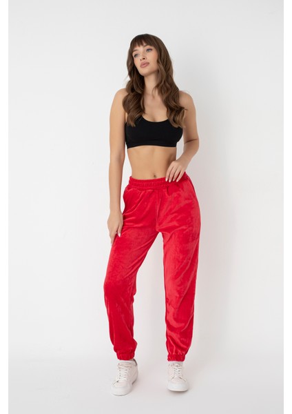 Velvetfit Kırmızı Kadife Jogger Eşofman Altı – Rahatlık ve Şıklığın Buluştuğu Nokta!
