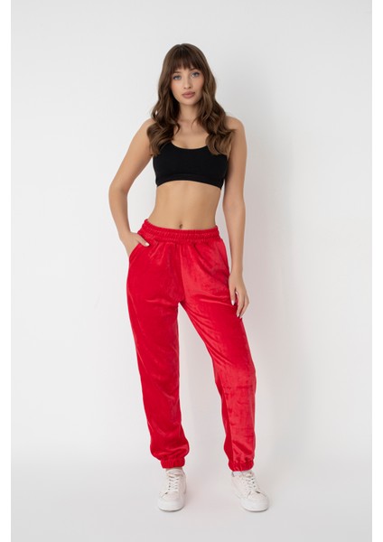 Velvetfit Kırmızı Kadife Jogger Eşofman Altı – Rahatlık ve Şıklığın Buluştuğu Nokta!