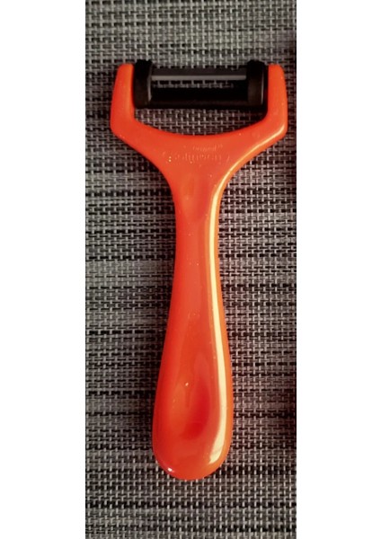 Turuncu Düz Meyve ve Sebze Soyacak