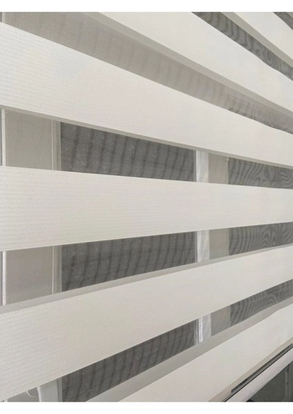 Beyaz Geniş Pliseli Zebra Stor Perde Eteği Dilimli (Alüminyum Kasa+Metal Ayak