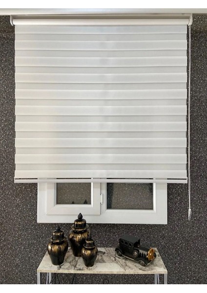 Beyaz Geniş Pliseli Zebra Stor Perde Eteği Dilimli (Alüminyum Kasa+Metal Ayak