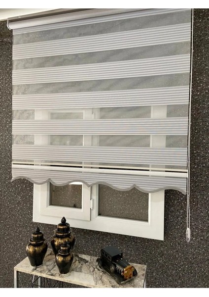 Gri Geniş Pliseli Zebra Stor Perde Eteği Dilimli (Alüminyum Kasa+Metal Ayak