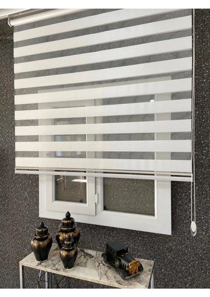 Beyaz Geniş Pliseli Zebra Stor Perde Eteği Dilimli (Alüminyum Kasa+Metal Ayak