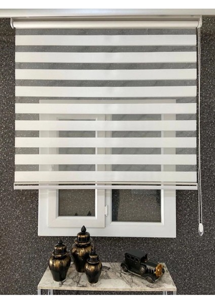 Beyaz Geniş Pliseli Zebra Stor Perde Eteği Dilimli (Alüminyum Kasa+Metal Ayak