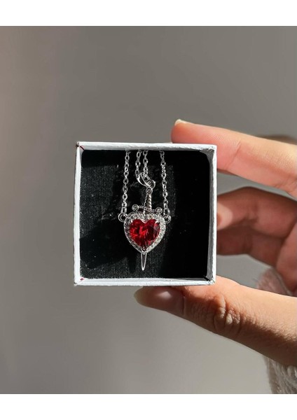 Pamuk Prenses ve Avcı Kolyesi Çelik Kırmızı Kalp Kılıç Çift Kolye Sevgili Kolyesi 1 Adet