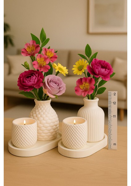 Çiçekli Seramik Vazo ve Mum Seti – 2’li Dekoratif Masa Süsü(Çicekler Dahil Değildir)