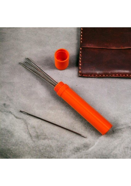 10 Adet Farklı Boyutlarda Kör Uçlu Saraç Iğnesi ve Plastik Saklama Kutusu