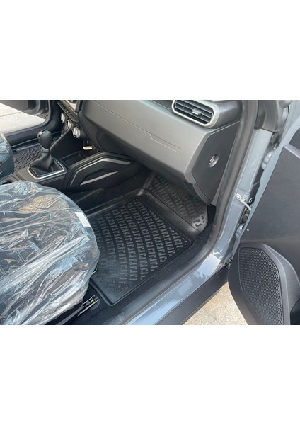 Dacia Duster 2023 ve Sonrası Için 3D Havuzlu Paspas