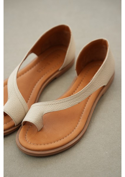 Herby Asimetrik Kesim Parmak Arası Hakiki Deri Kadın Sandalet- Ekru fiyatları