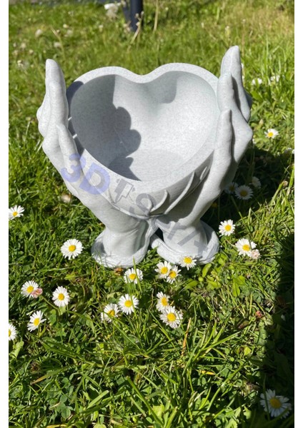 Ellerinde Kalp Şeklinde Mermer Görünümlü Vazo Olan Özel Tasarım fiyatları