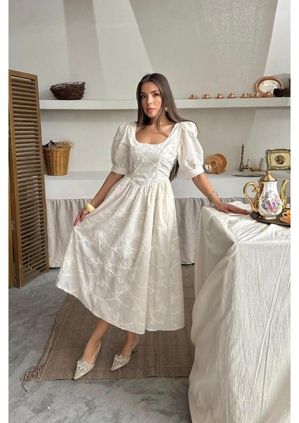 Bej Balon Kollu Brode Elbise