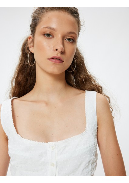Yeni Sezon Crop Üst Kolsuz Dokulu Düğmeli Dantel Detaylı Slim Fit