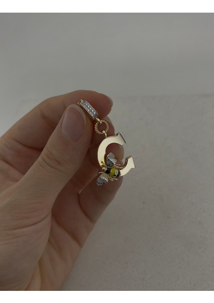 14 Ayar Arılı Harfli Kolye Ucu Taşlı Özel Tasarım Arı Detaylı Harf Kolye Ucu
