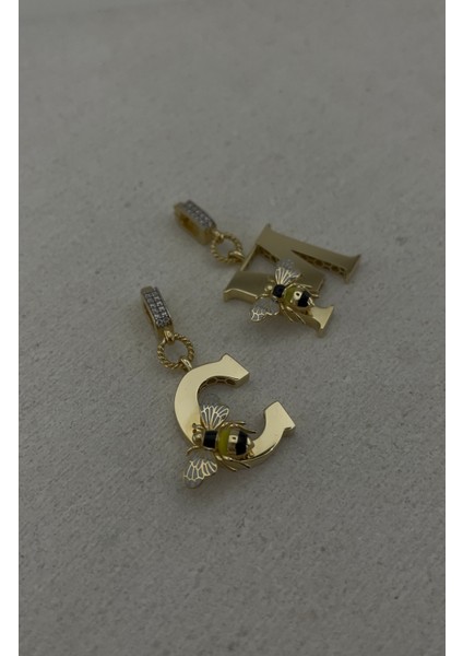 14 Ayar Arılı Harfli Kolye Ucu Taşlı Özel Tasarım Arı Detaylı Harf Kolye Ucu fırsatları