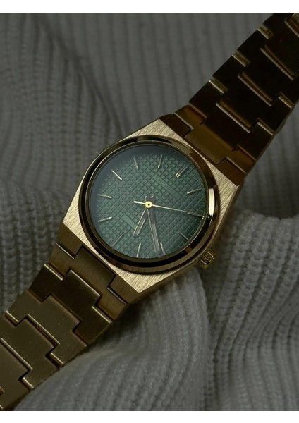 Woman Green Screen Gold Cord Vintage Wristhwatch