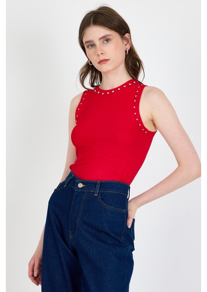 Kırmızı Yaka ve Omuz Taş Detaylı Ribanalı Örme Atlet 1249